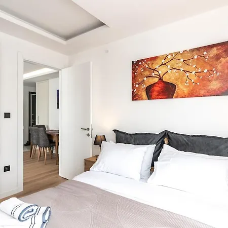Relaxing Getaway Serene 2br Apt *