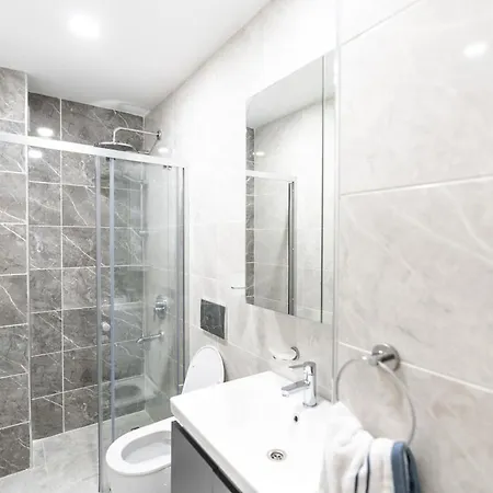 Relaxing Getaway Serene 2br Apt Apartment *